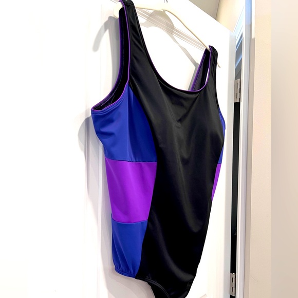 Land’s End One-Piece Swimsuit Scoop Neck Soft Cup Sporty Size 24W - Picture 4 of 12